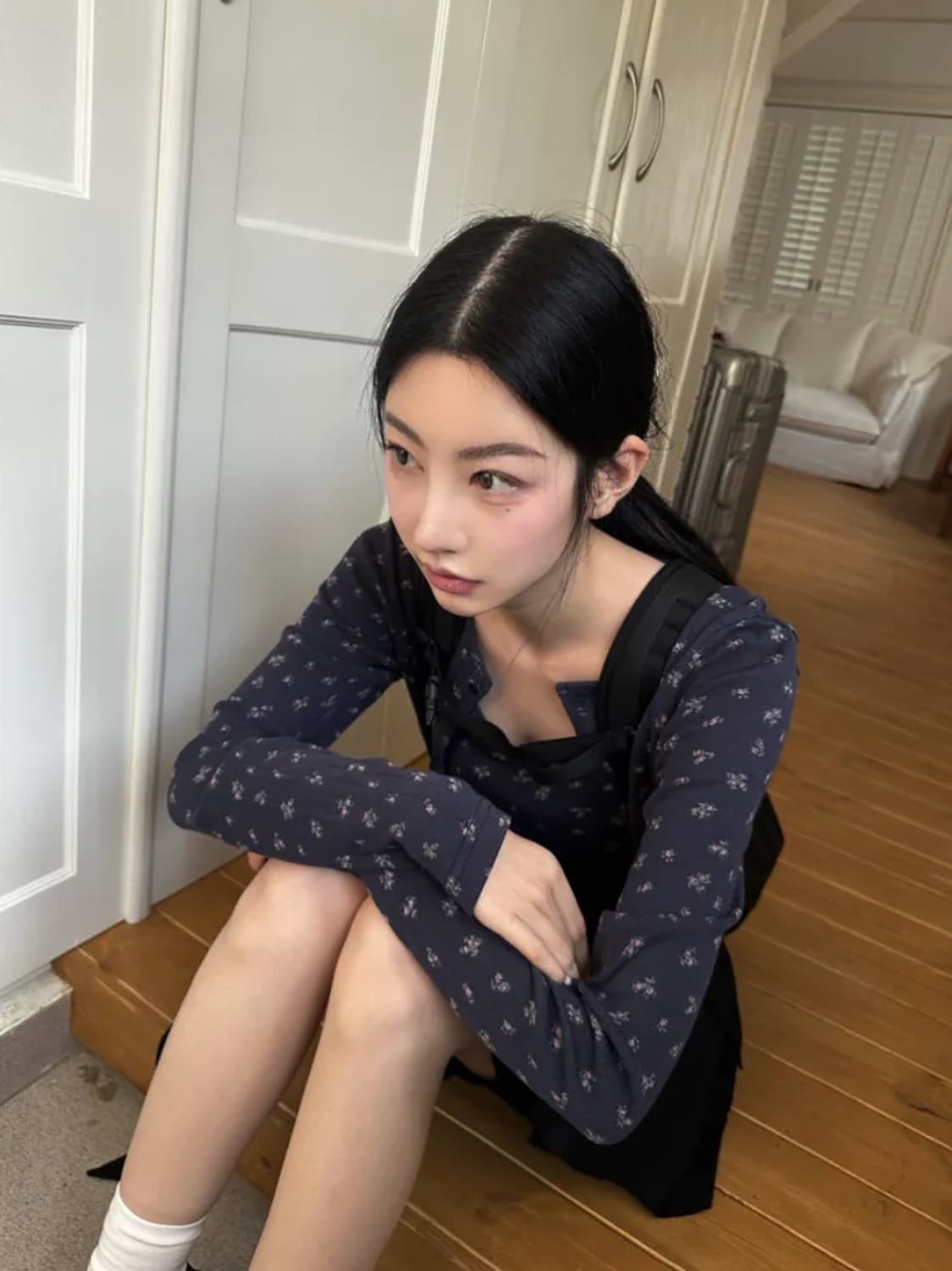 프롬뮤즈 플라워 펀칭 가디건 세트 네이비 상품이미지1