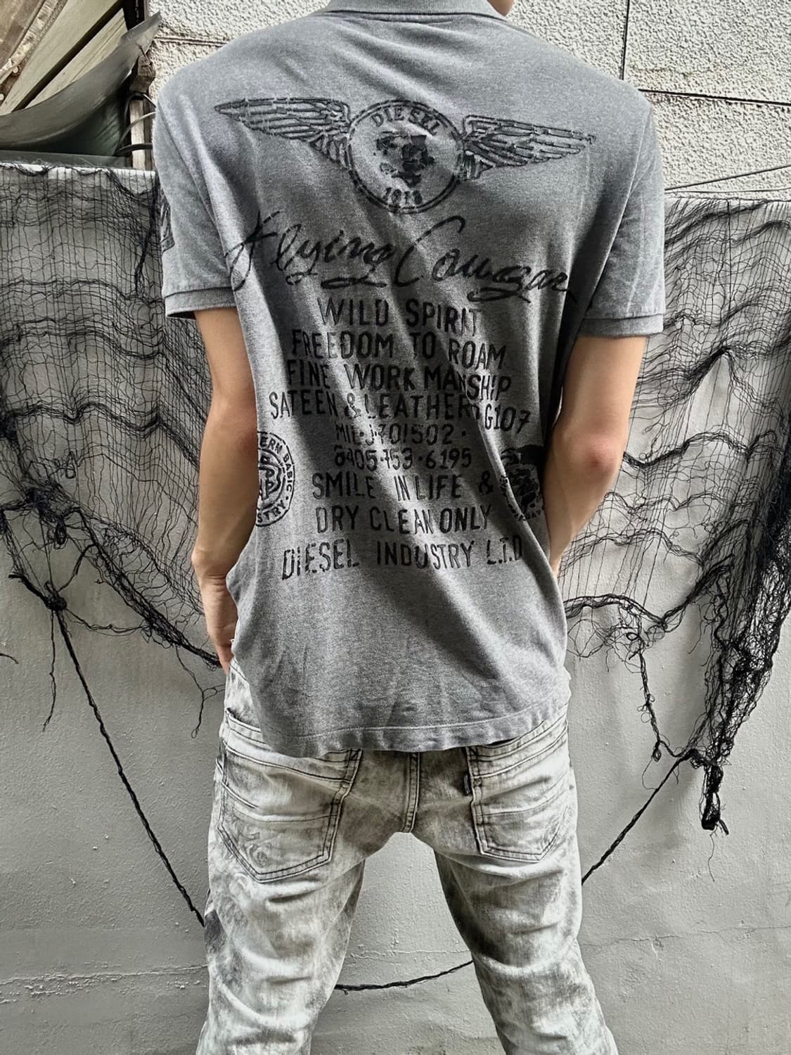 *Rare* 00s 디젤 백 프린팅 디자인 그레이 카라 티셔츠 상품이미지1