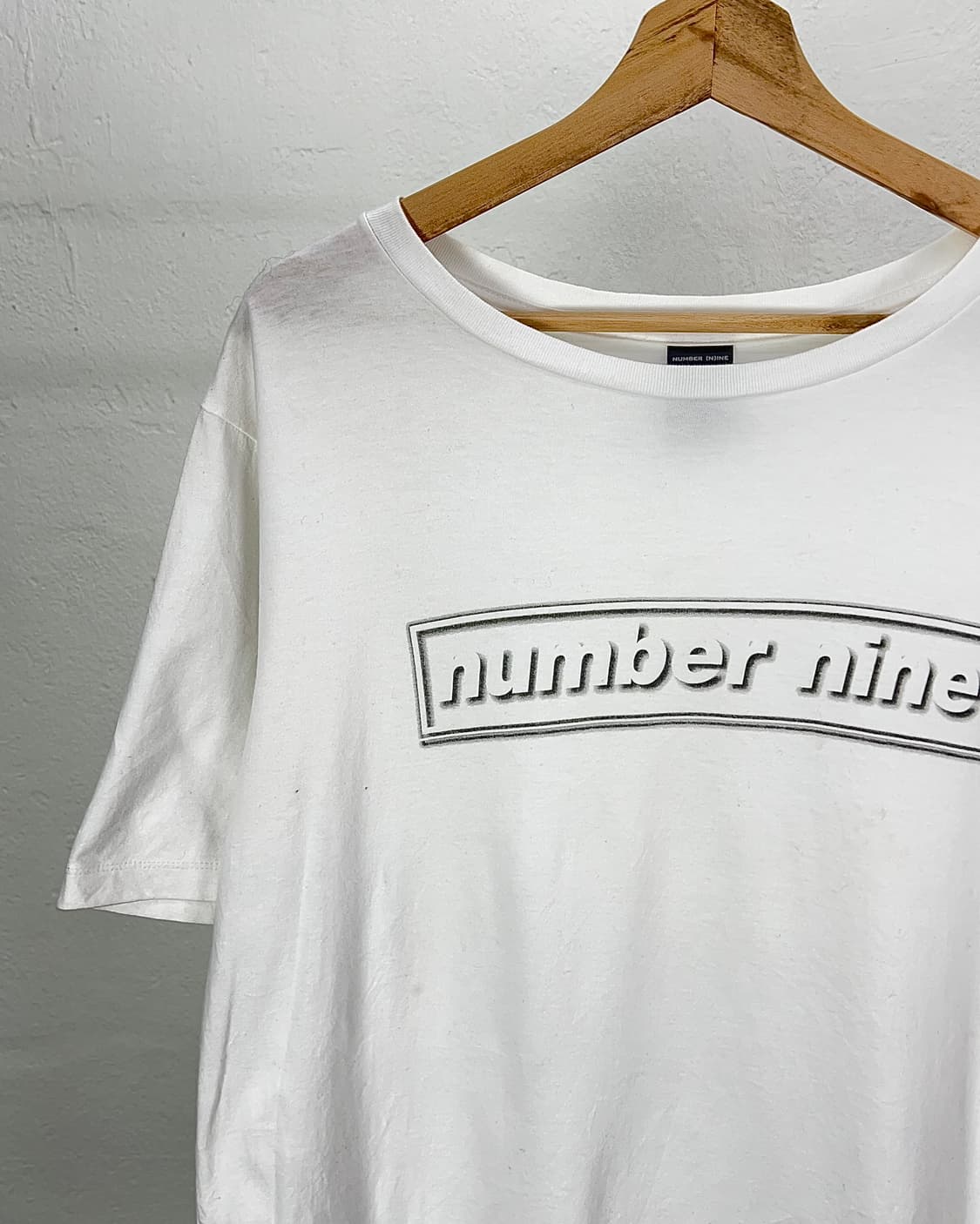 넘버나인 화이트 박스 라인 로고 티셔츠 상품이미지2