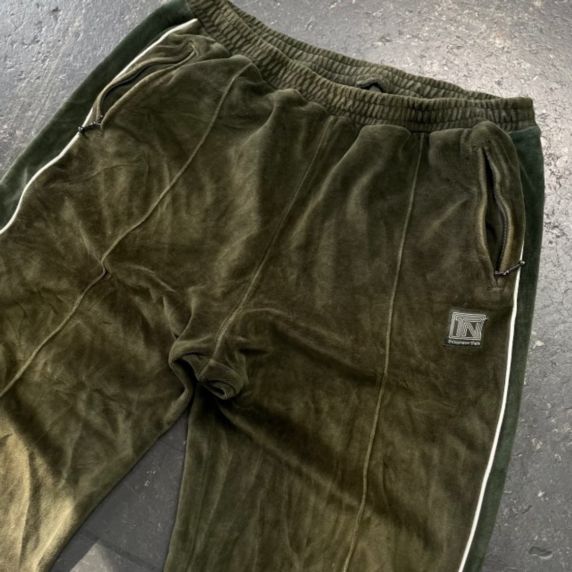 100 디스이즈네버댓 벨벳 트랙팬츠  상품이미지2