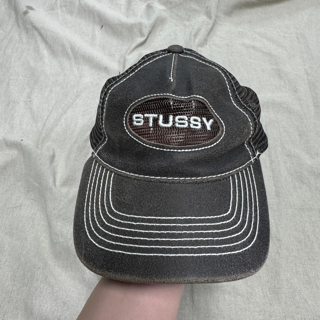 스투시 브라운 워싱 레더 메쉬 볼캡 상품이미지1