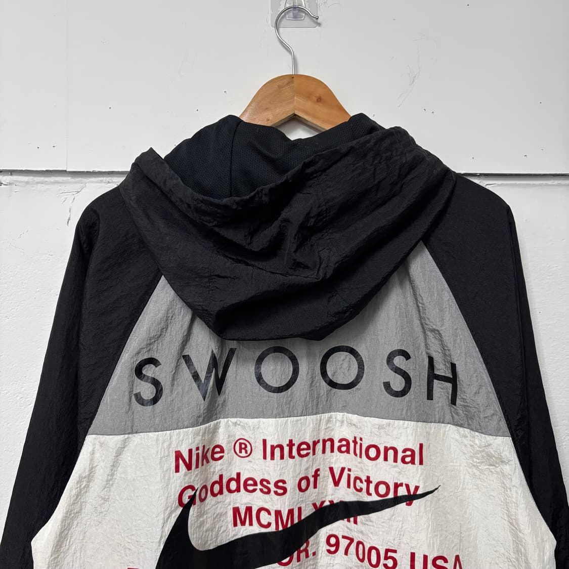 나이키 더블스우시 검흰 바람막이 상품이미지4