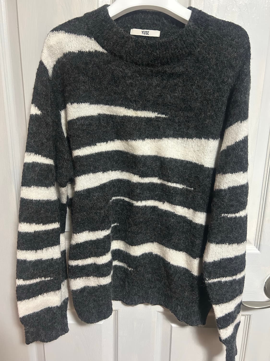 유즈 yuse 루즈핏 자카드 니트 그레이 상품이미지4
