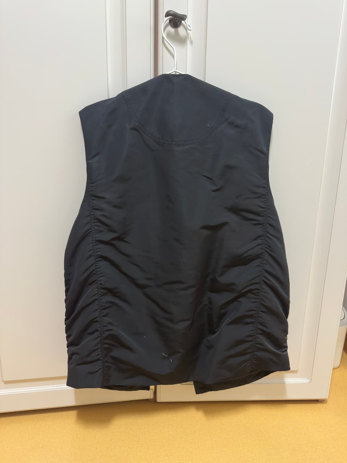 cos 나일론 베스트 블랙 M 상품이미지3