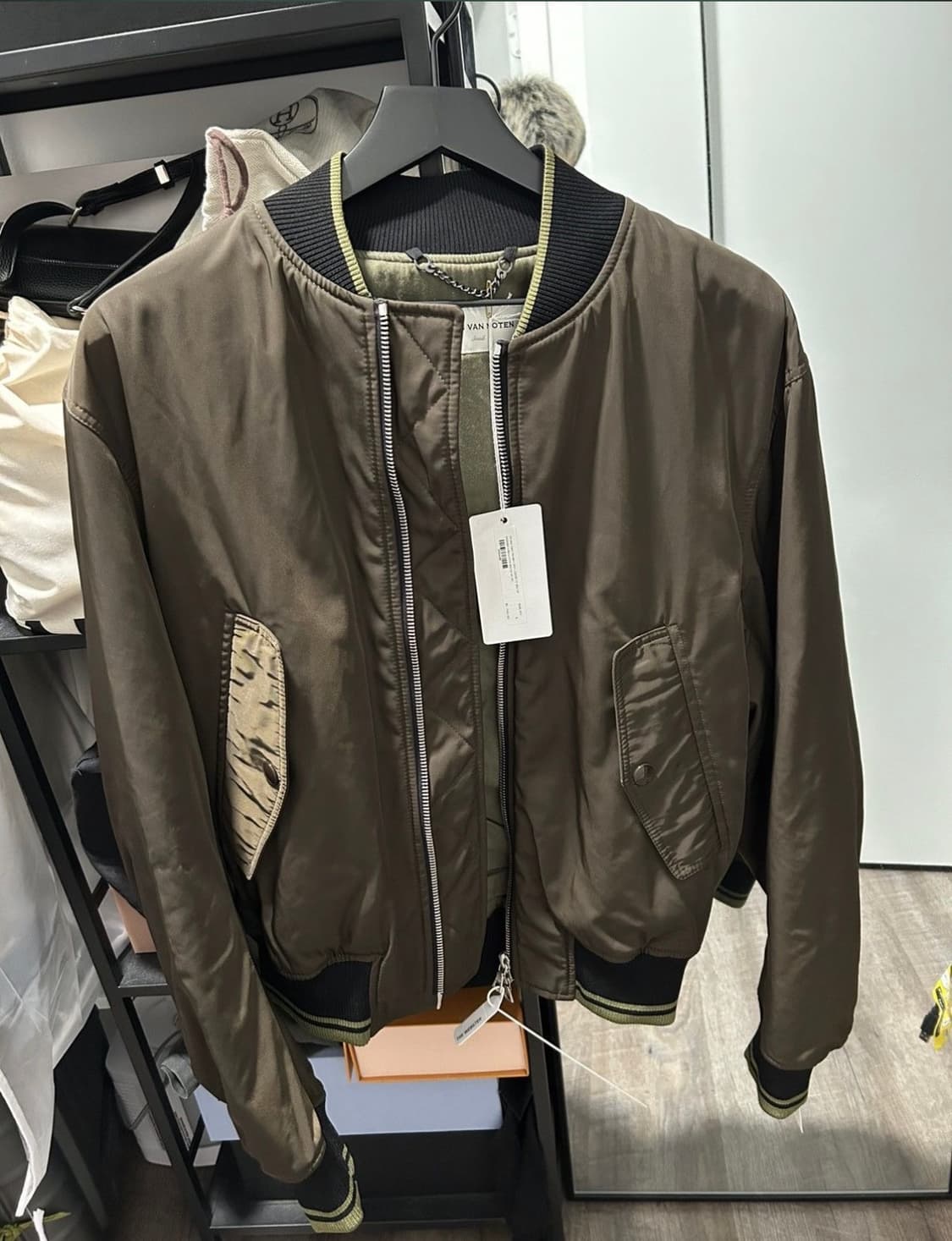 드리스반노튼 백지퍼 봄버 카키 S 상품이미지1