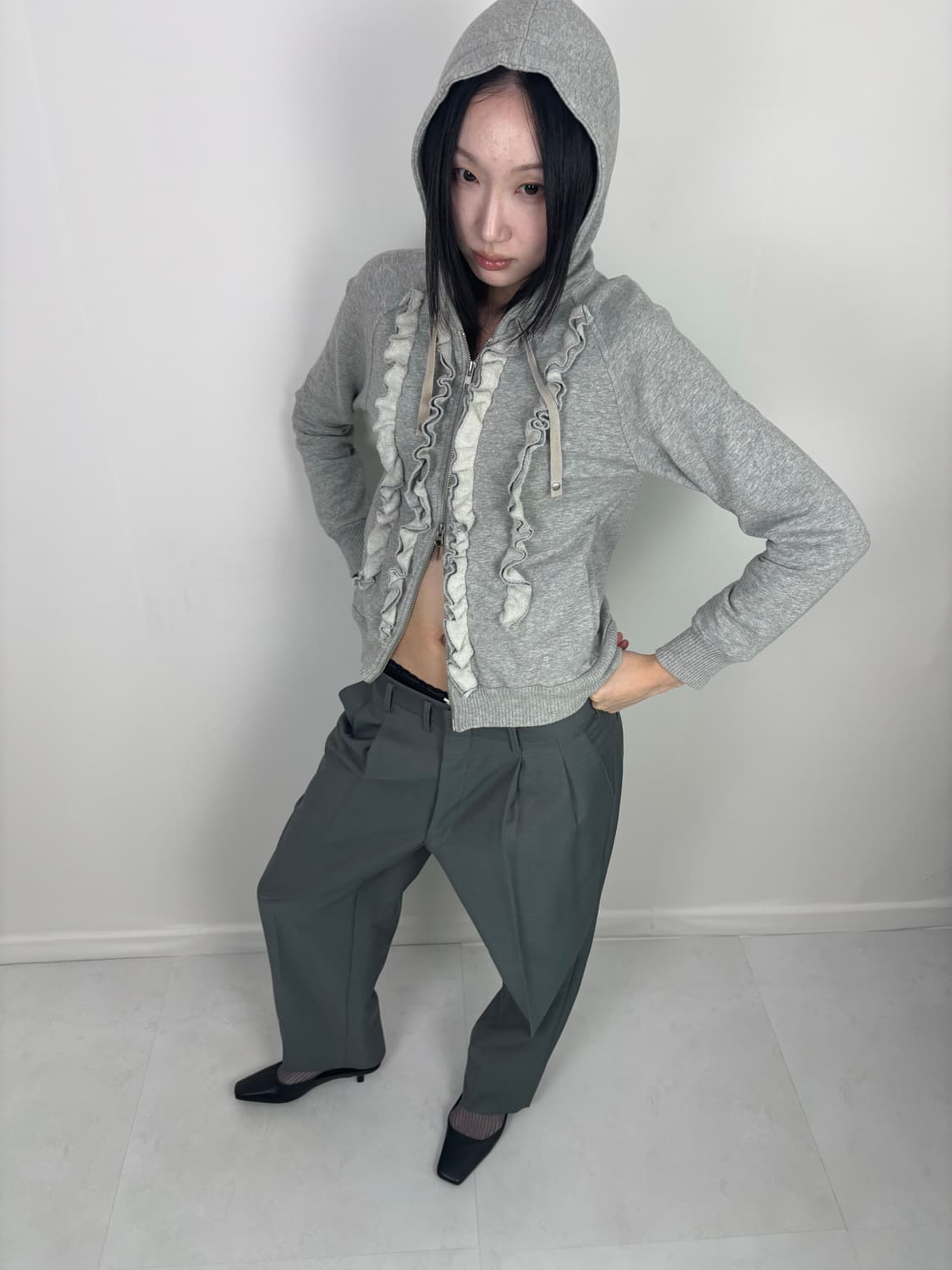 RUFFLE DETAIL HOODIE 상품이미지3