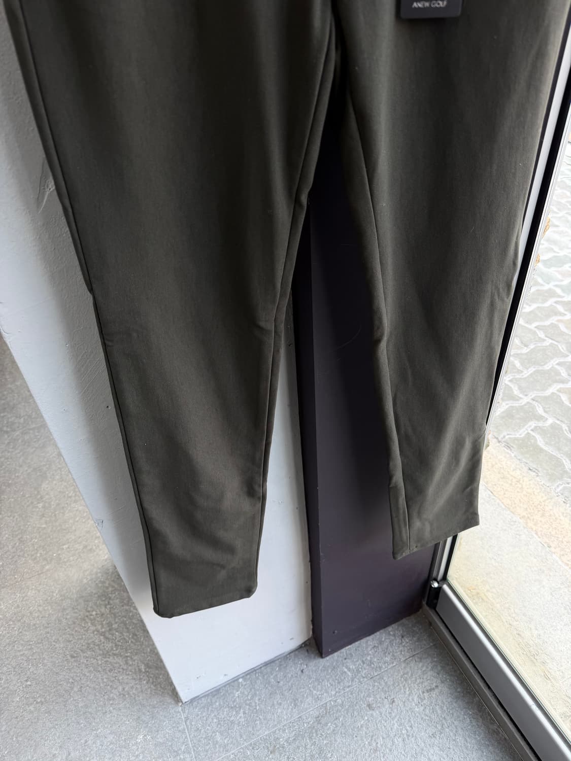 M/ 어뉴 골프 로고 본딩 카키팬츠(새상품) 상품이미지4