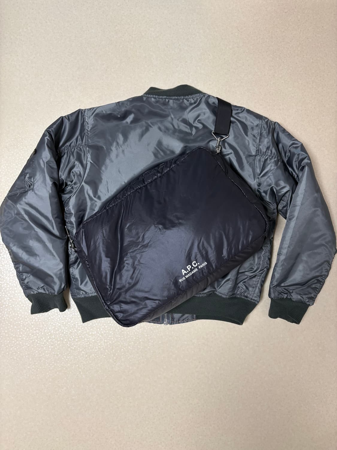 아페쎄 파일럿 봄버 백 블랙 상품이미지4