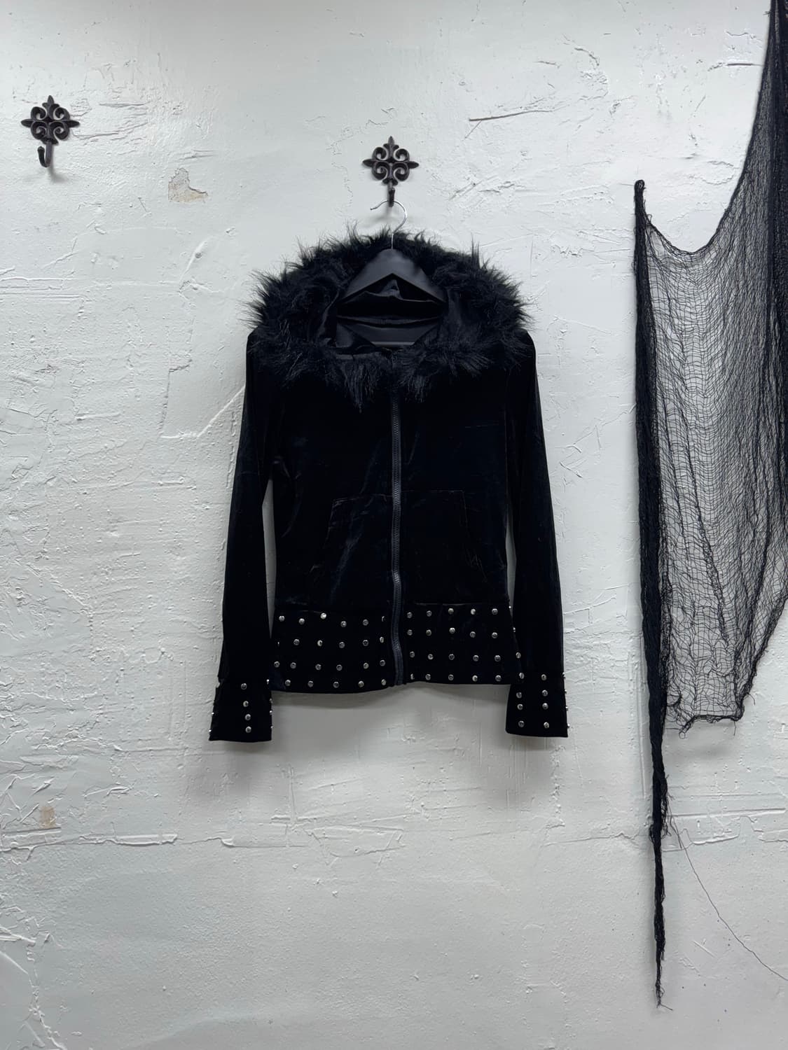 Unknown crow fur stud hoodie 상품이미지2