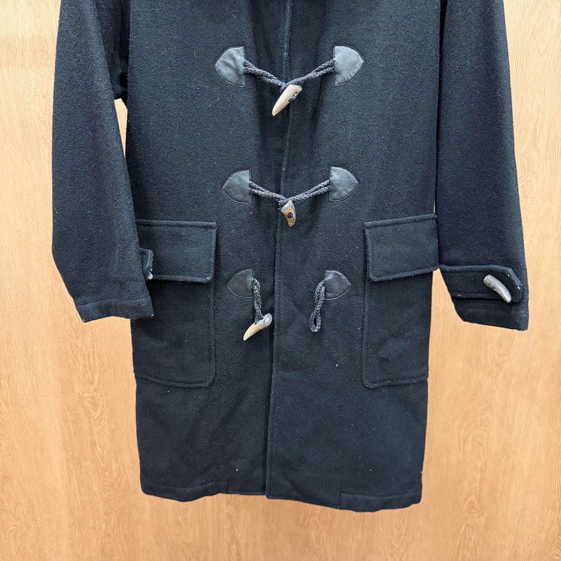 이세이미야케 클래식 후드 더플 코트 우드 토글 퀄팅 안감 디테일 블랙 상품이미지5