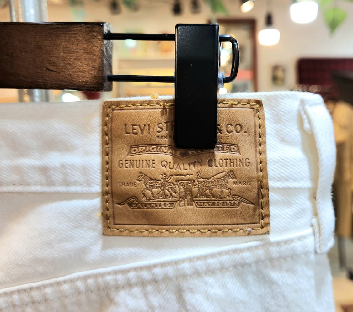 리바이스 프리미엄 흰색 데님 미디 스커트 상품이미지4