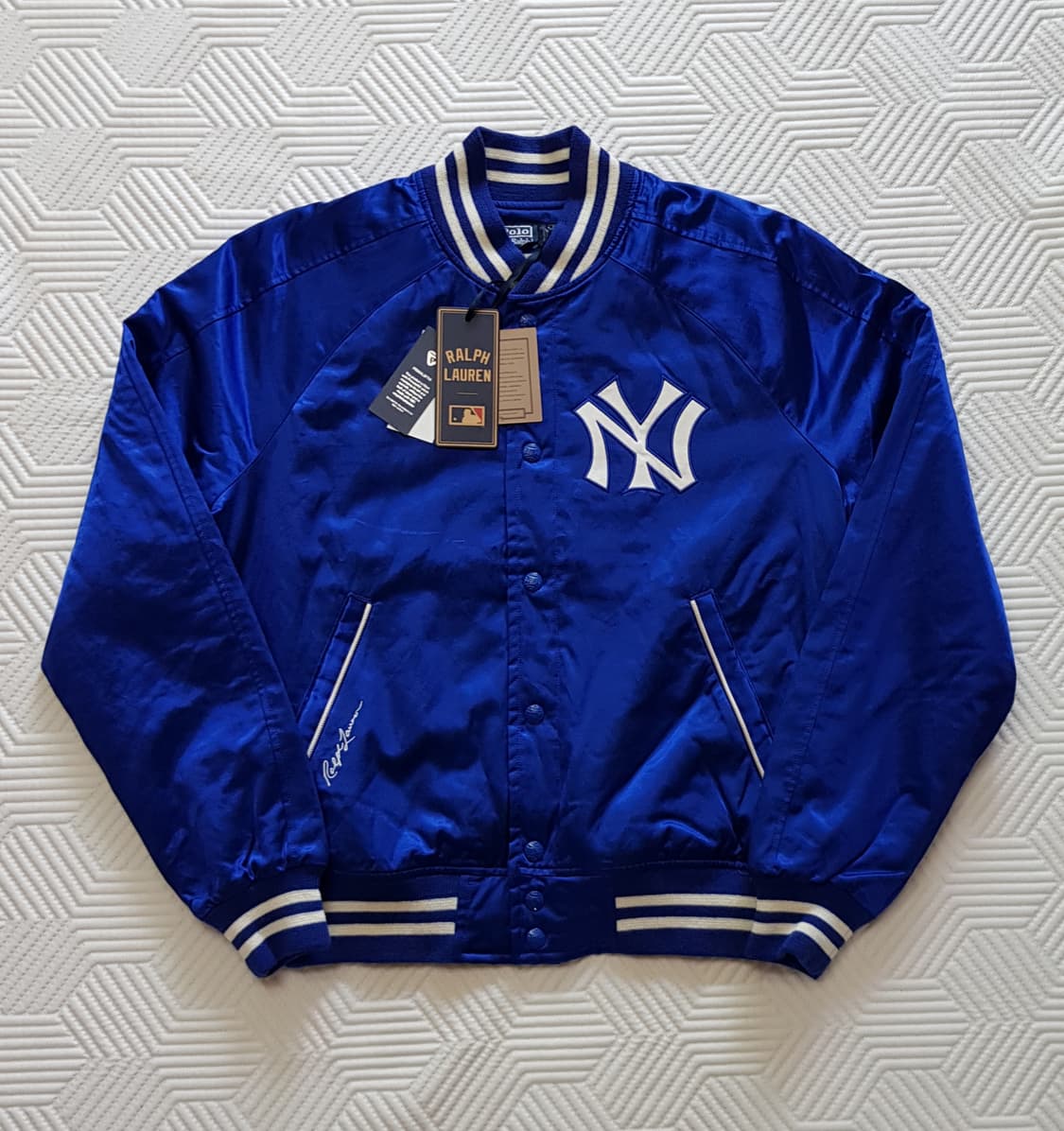 [새상품/M] 폴로 x MLB 뉴욕 양키스 바시티 새틴 자켓 팝니다. 상품이미지2