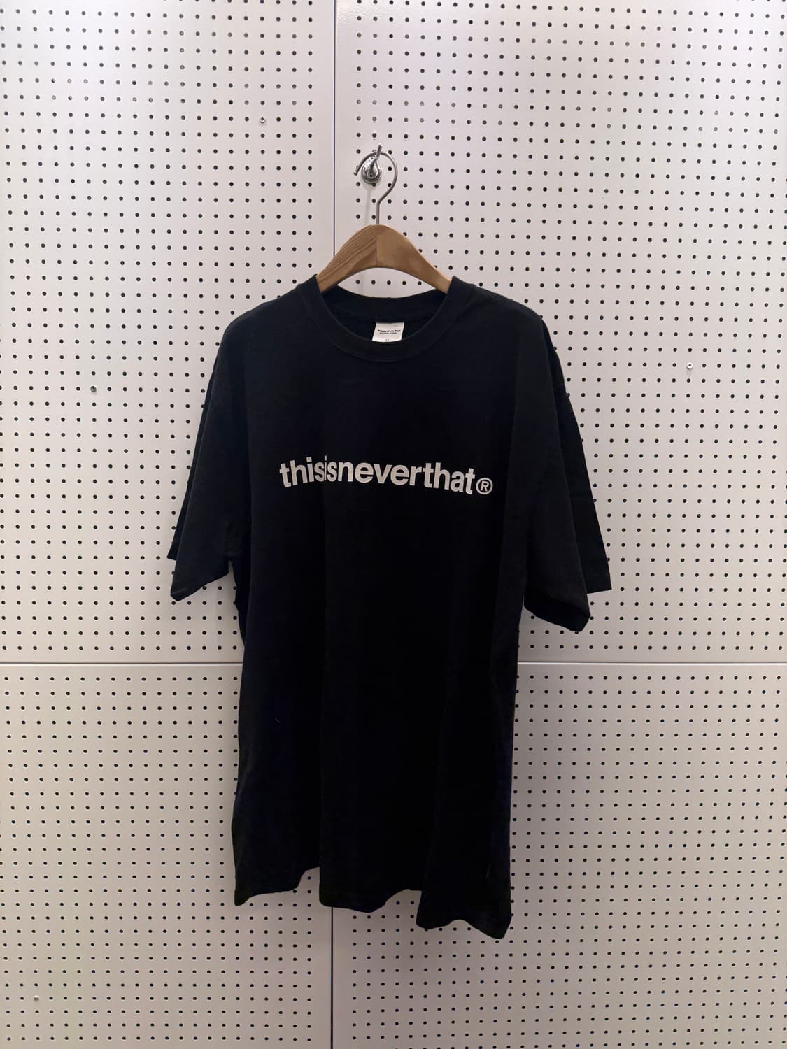 디스이즈네버댓 로고 블랙 반팔티 U1179 상품이미지2