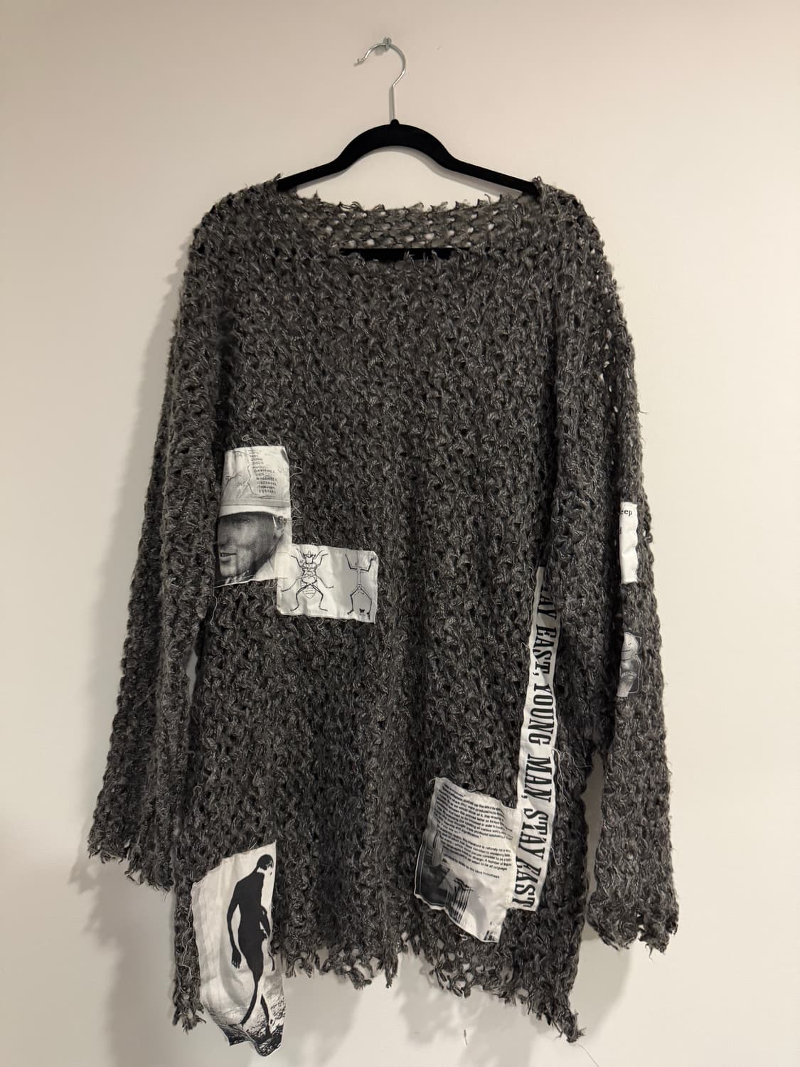 선데이오브클럽 리컨스트럭션 패치 디스트레스드 니트 가디건 상품이미지1