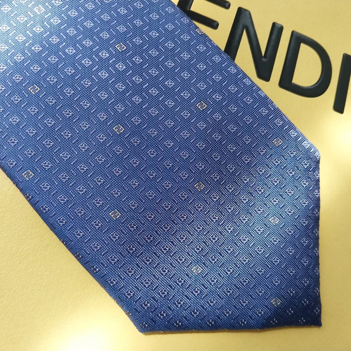 펜디 블루 스몰 로고 패턴 8cm 슬림 넥타이 새상품 K2588
 상품이미지7
