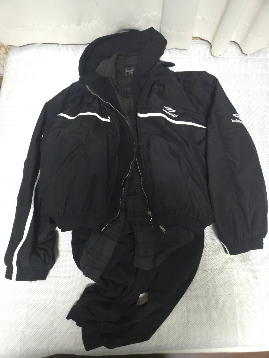 발렌시아가 트랙 자켓 + 후드 + 셔츠 + 긴팔 티 집업 봄버 상품이미지6