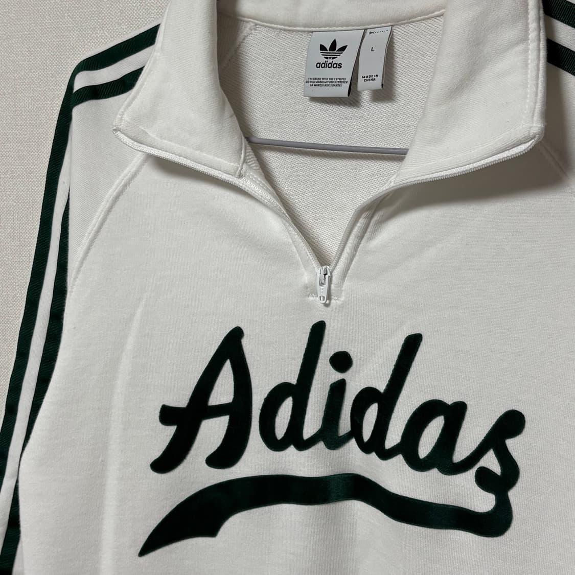 대대장) 아디다스 흰초 슬림핏 벨벳로고 반집업 상품이미지7