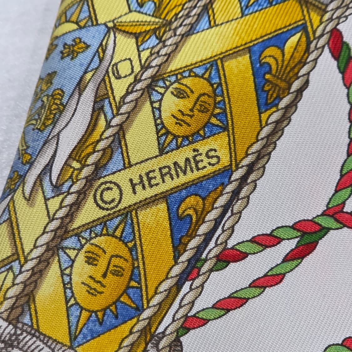 에르메스 실크 까레 스카프 Les Tambours 드럼 패턴 상품이미지4