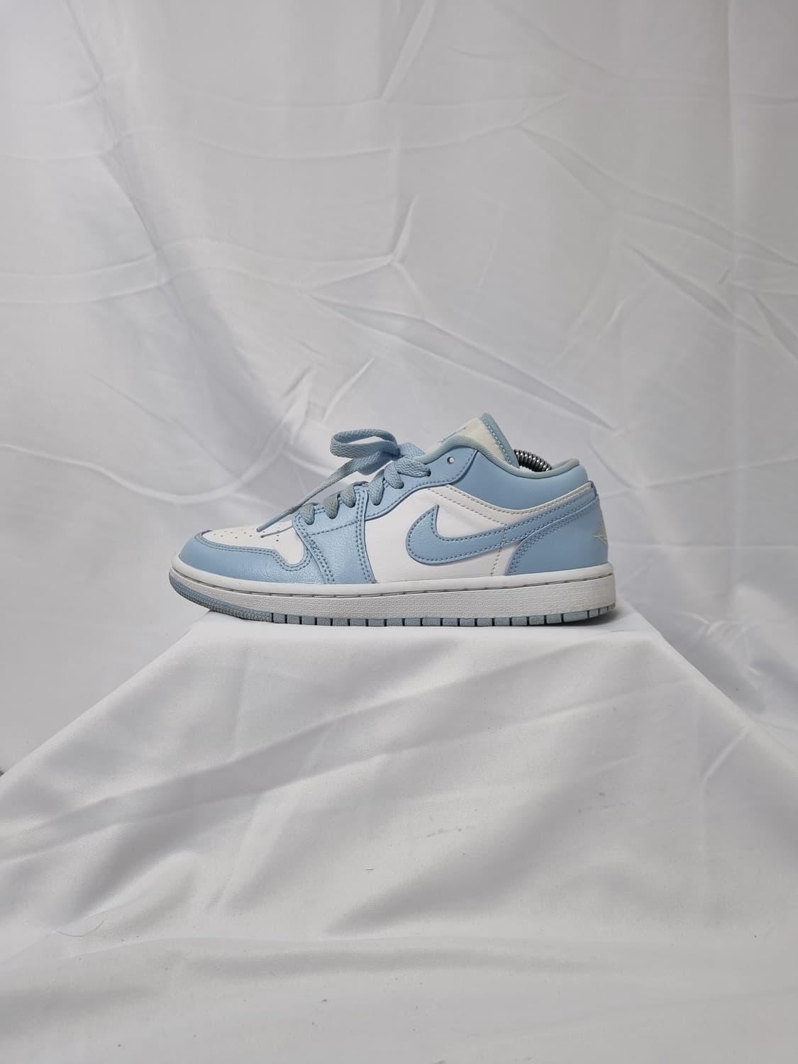235 나이키 에어 조던 1 로우 화이트 아이스 블루 상품이미지1
