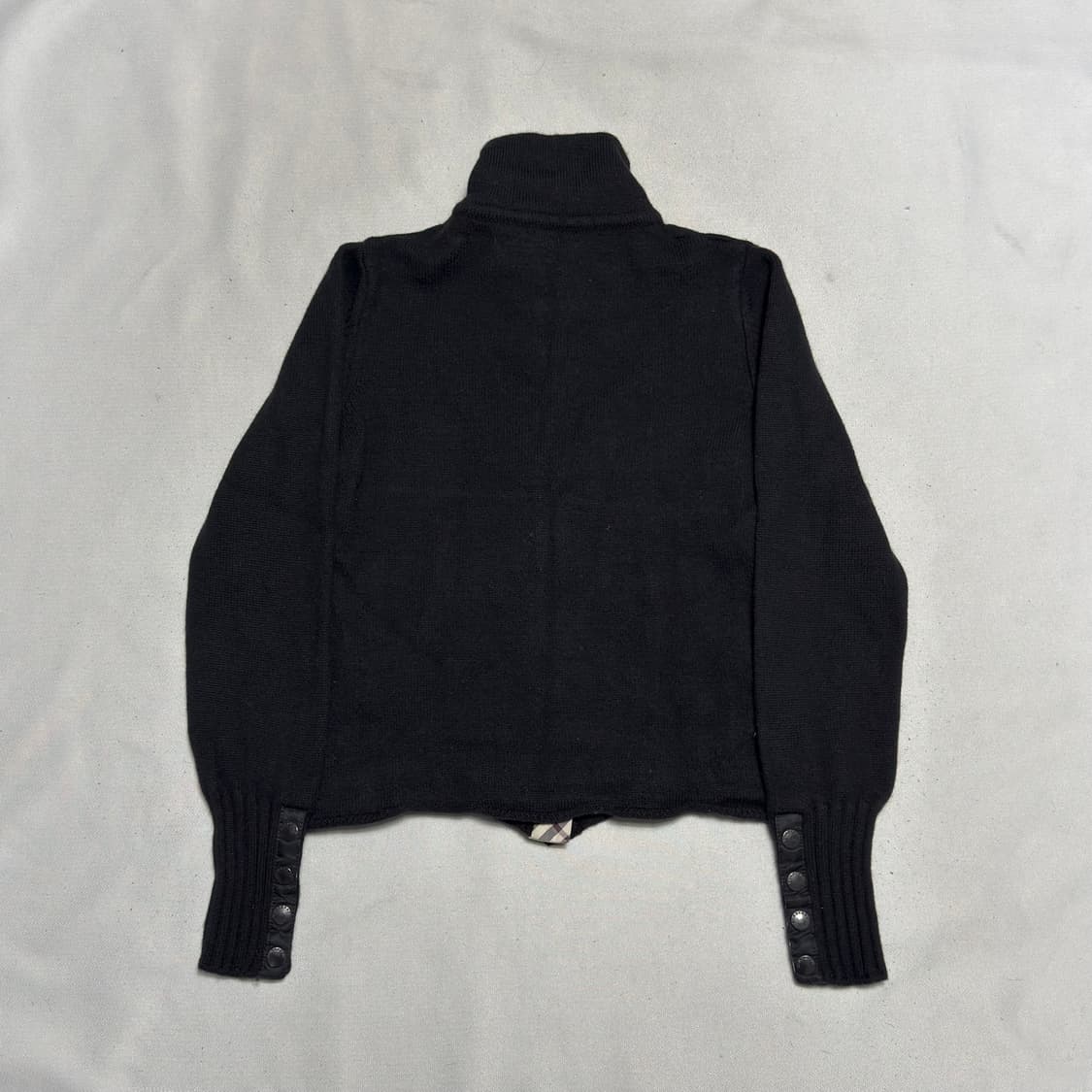 L 버버리 여성용 메리노 울 블랙 히든버튼 하이넥 가디건 상품이미지4