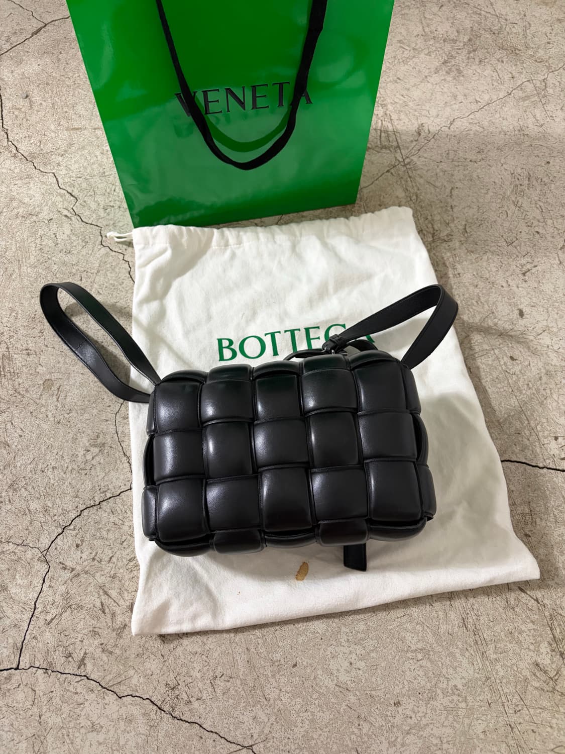 보테가베네타 패디드 카세터백 (은장) 상품이미지4