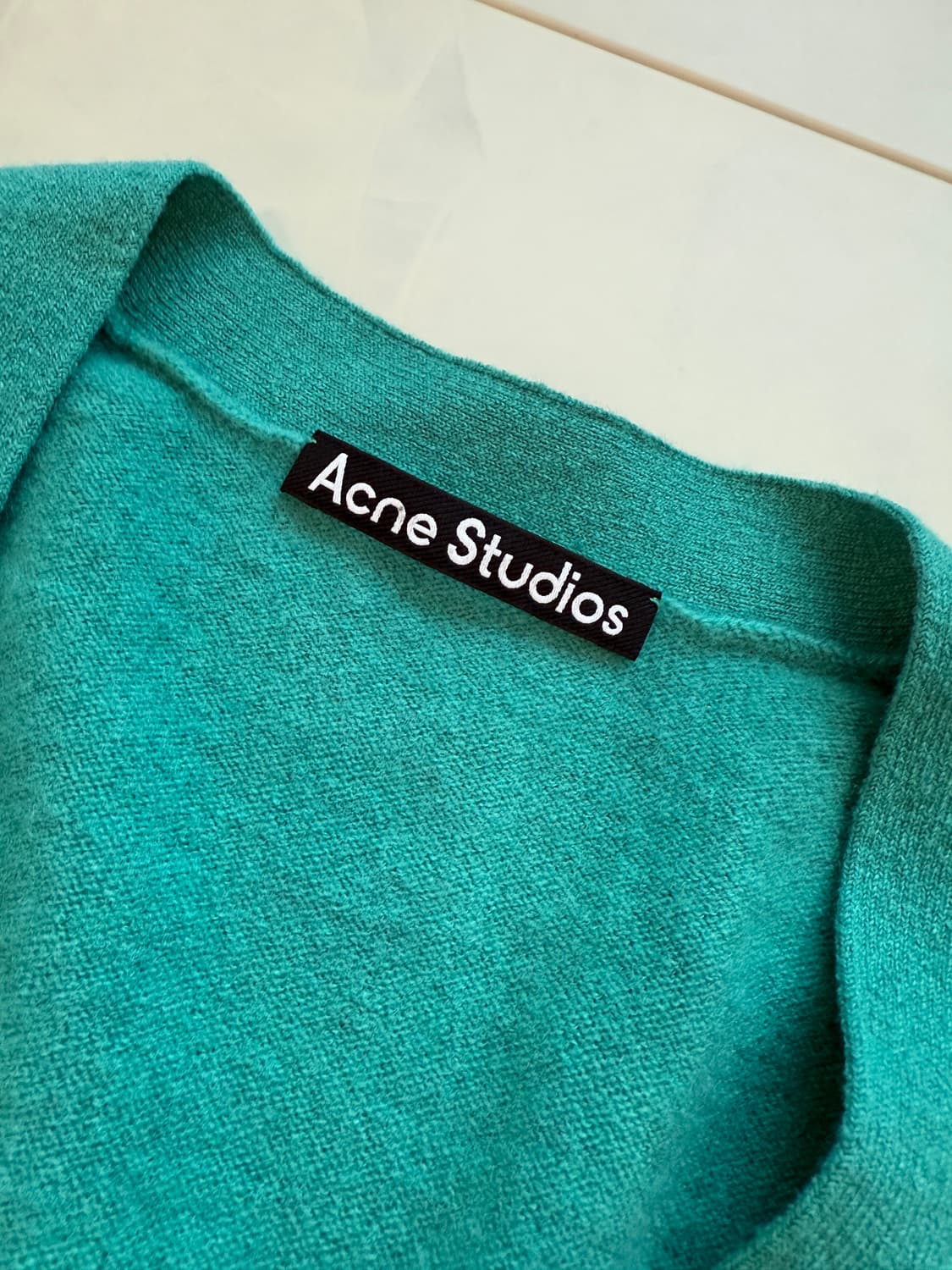 아크네스튜디오 100울 V넥 니트 가디건 L(100-105) 상품이미지4