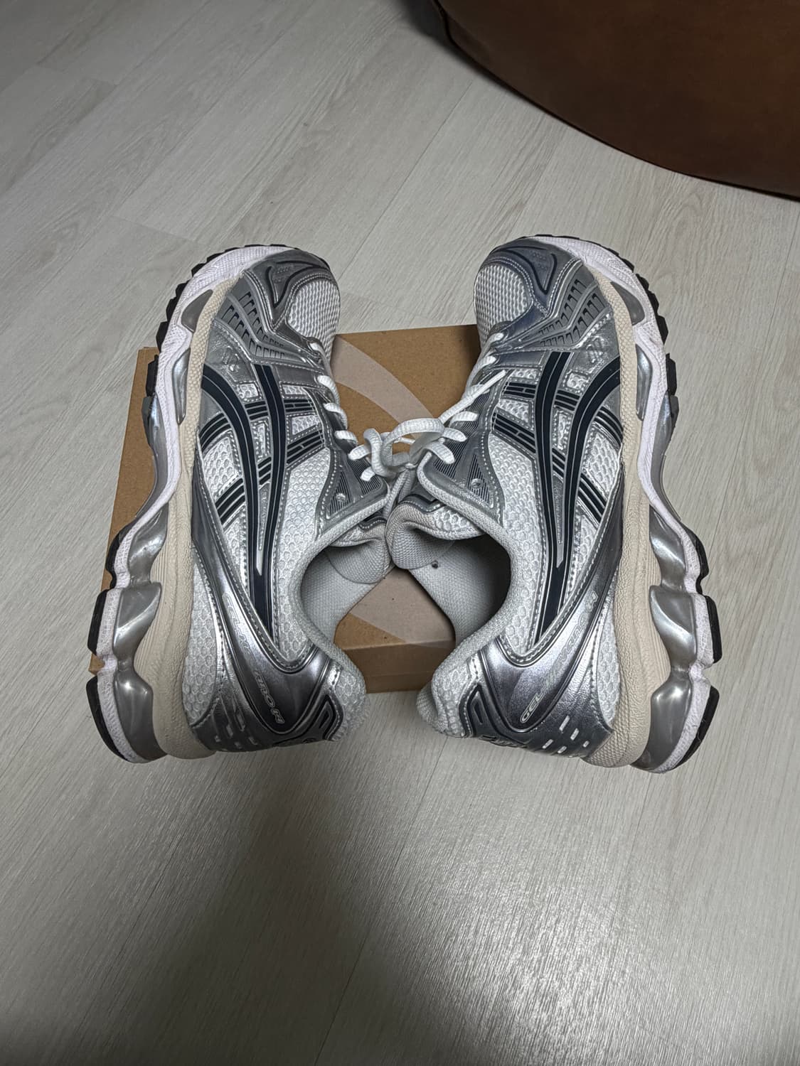 아식스 젤카야노14 화이트:그래파이트 그레이 상품이미지4