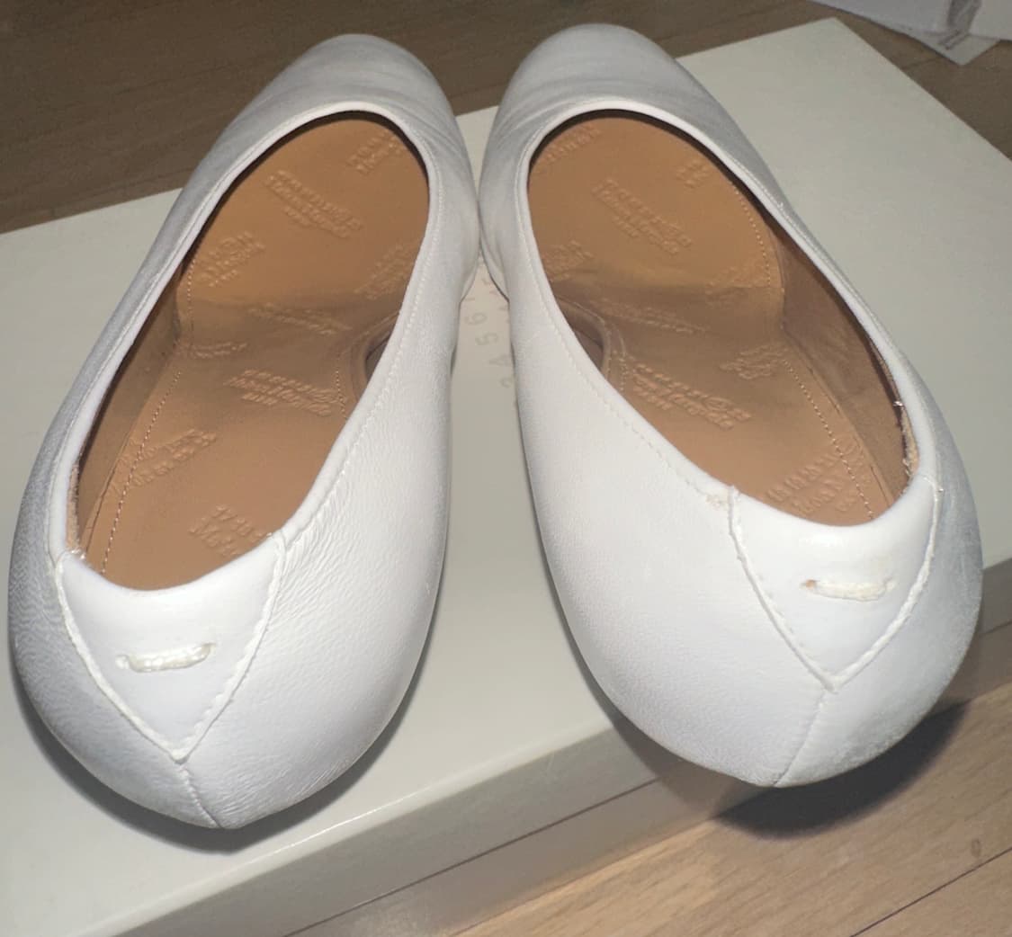 메종 마르지엘라 화이트 양가죽 낮은굽 힐 구두 상품이미지5