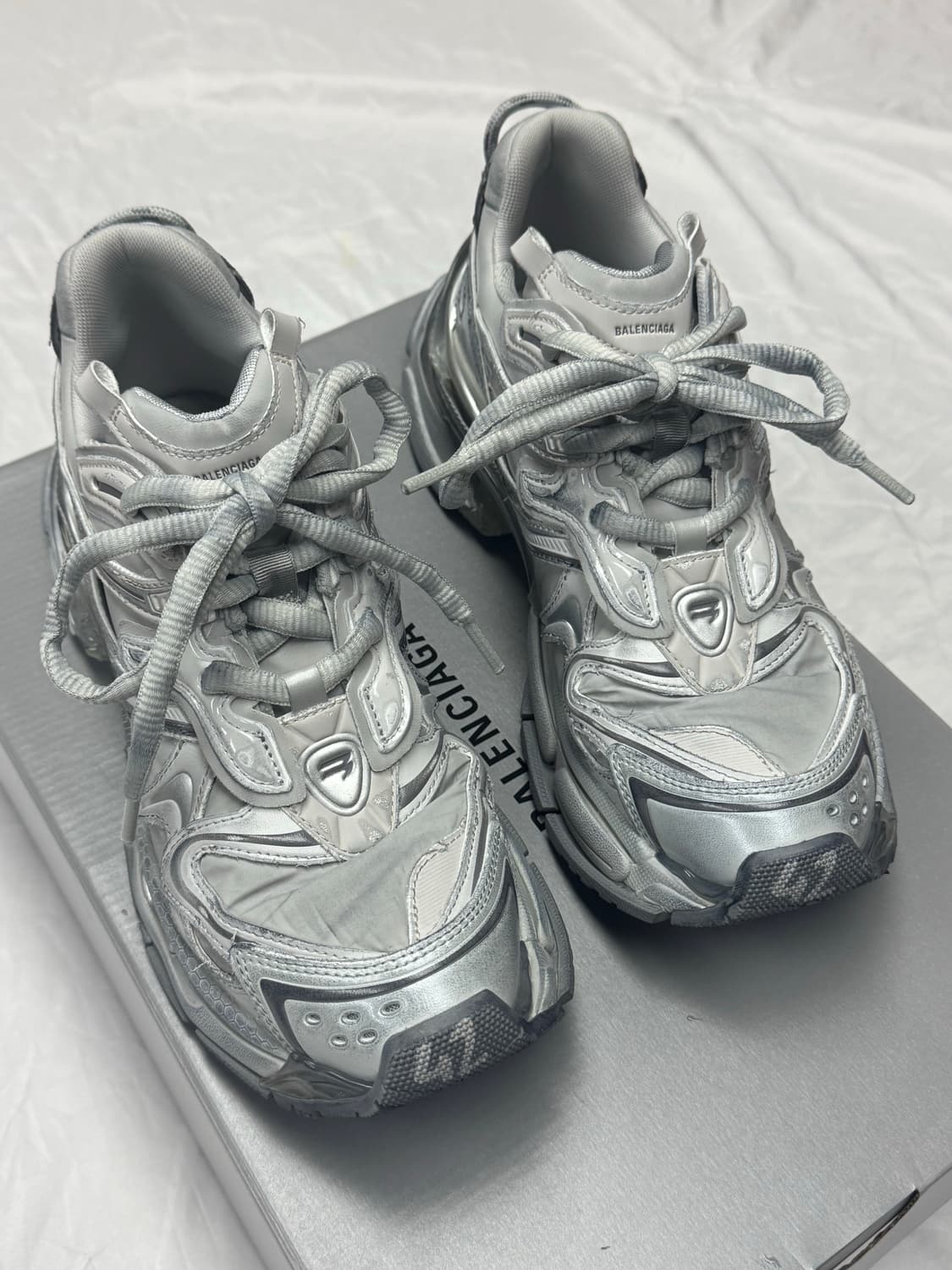 발렌시아가 25FW 뉴러너 2.0 스니커즈 그레이/실버 42 상품이미지4