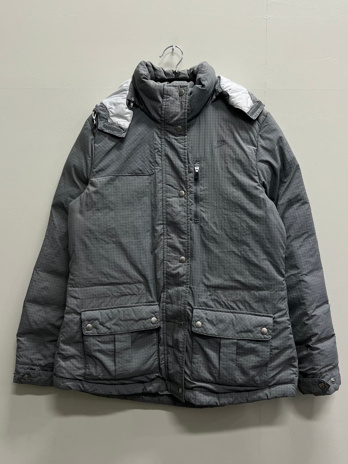 (XL) 나이키 우먼스 올드스쿨 덕다운 그리드 패턴 패딩 자켓 그레이 상품이미지2