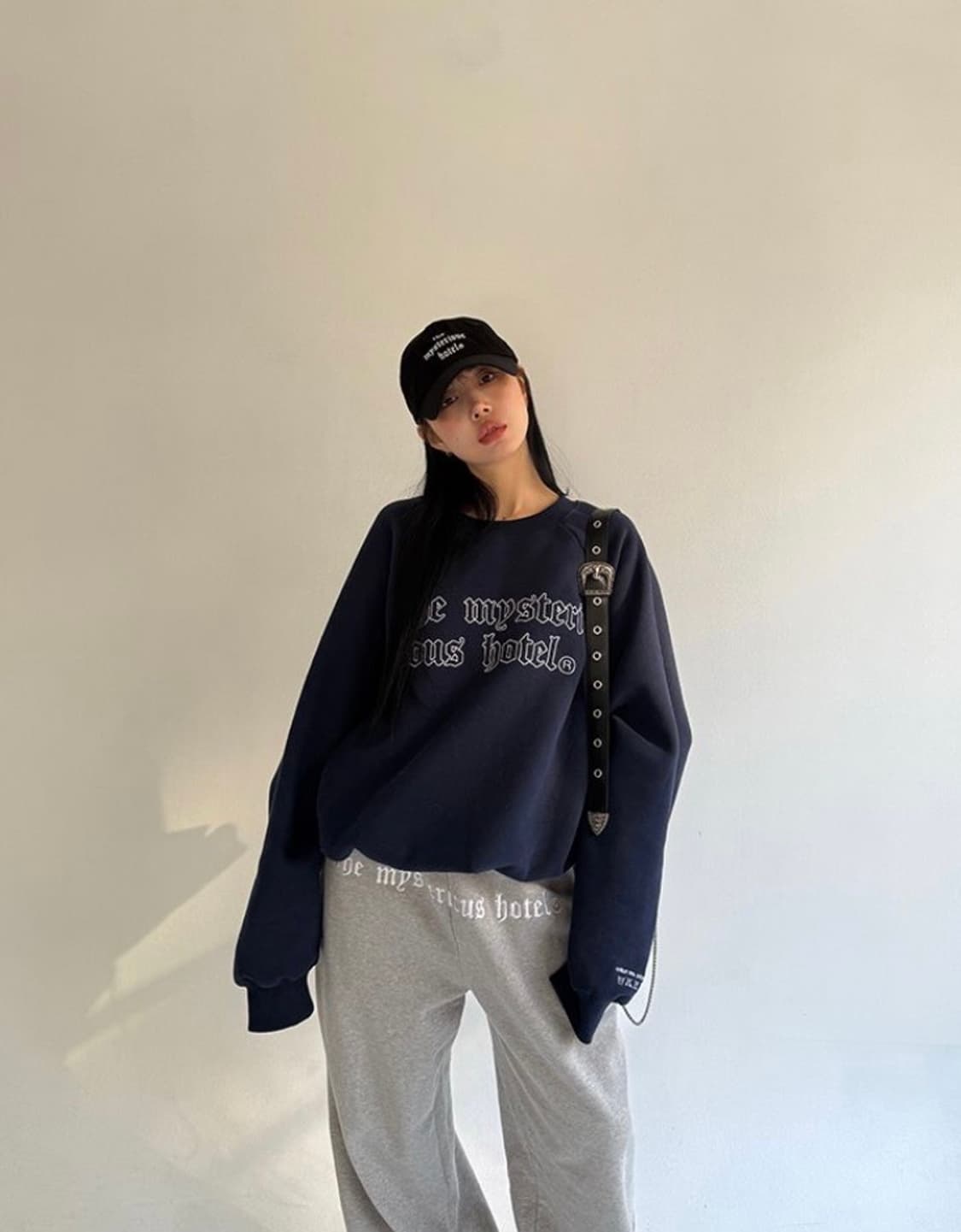 더미스테리어스호텔 와이드 맨투맨 상품이미지2