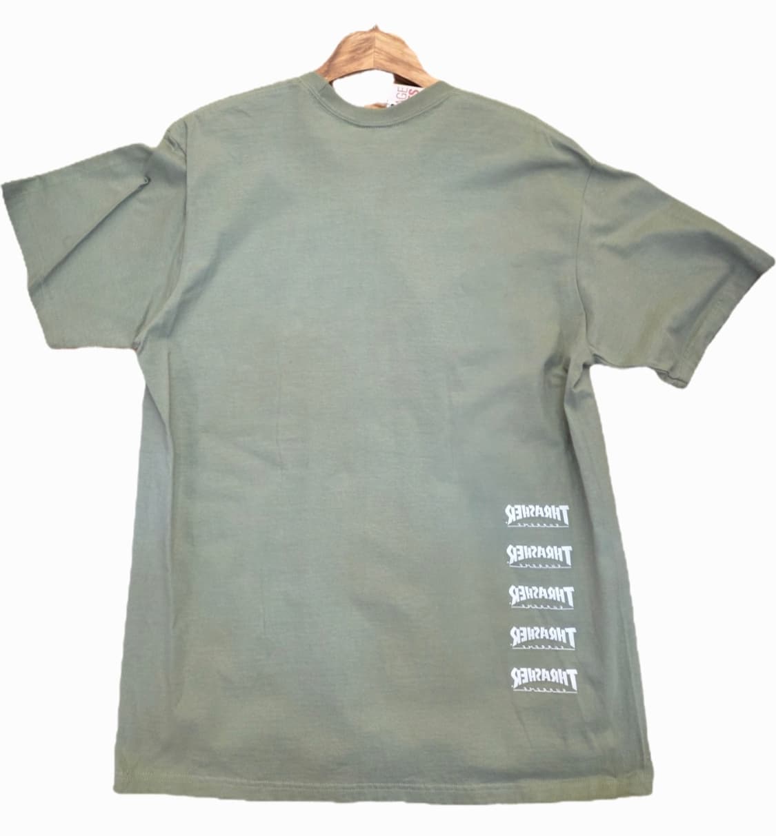 슈프림x트레셔 백 테일 티셔츠 라이트올리브 24fw 상품이미지2