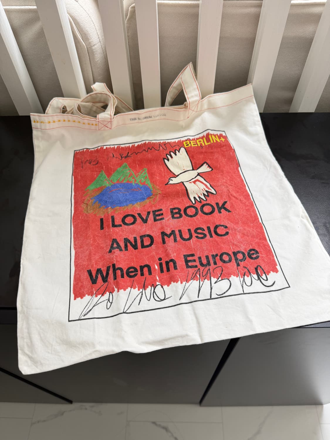 더뮤지엄비지터 에코백 상품이미지1