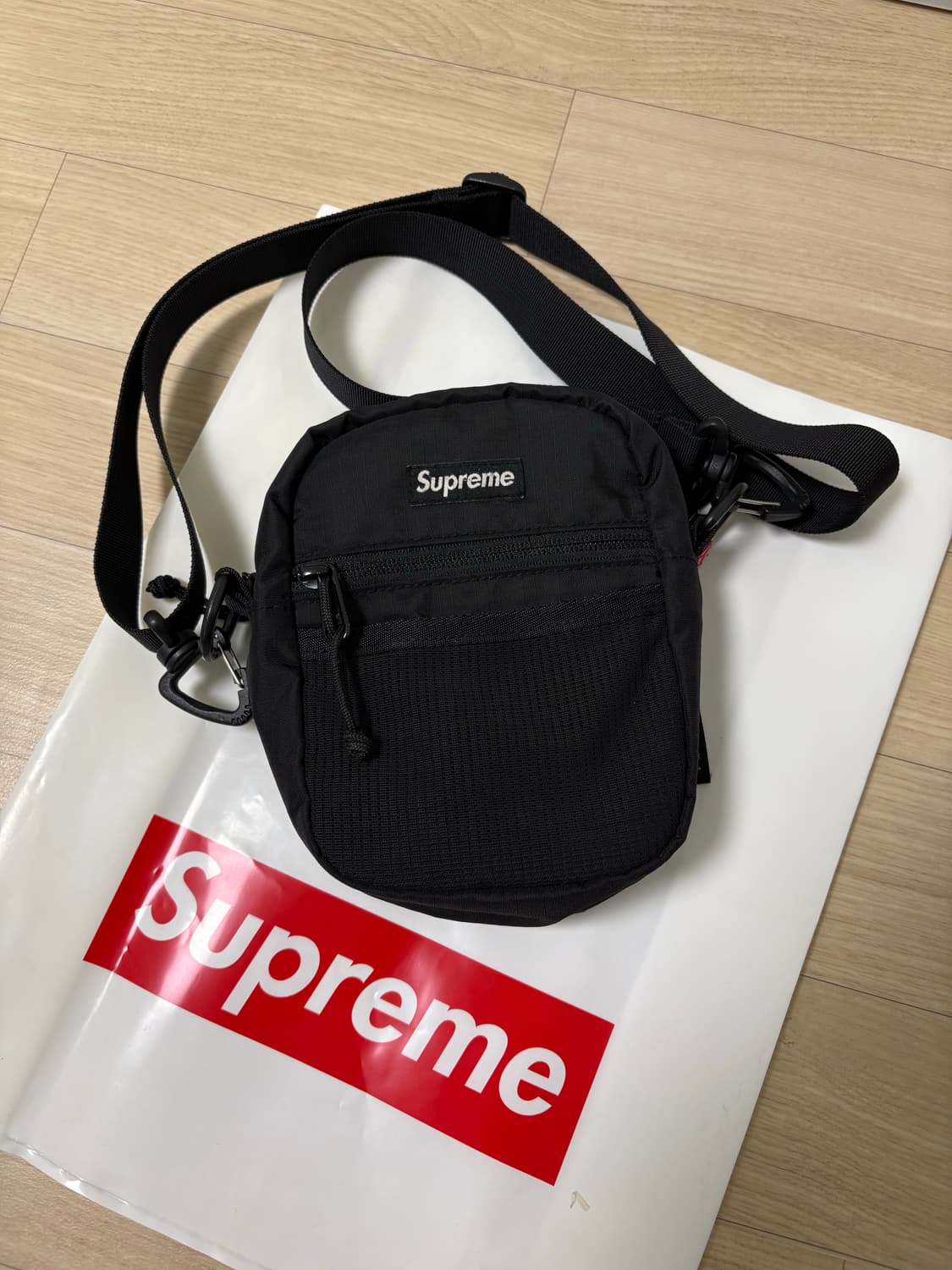 슈프림 코듀라 스몰 숄더백 + 쇼핑백 Supreme 17ss 상품이미지2