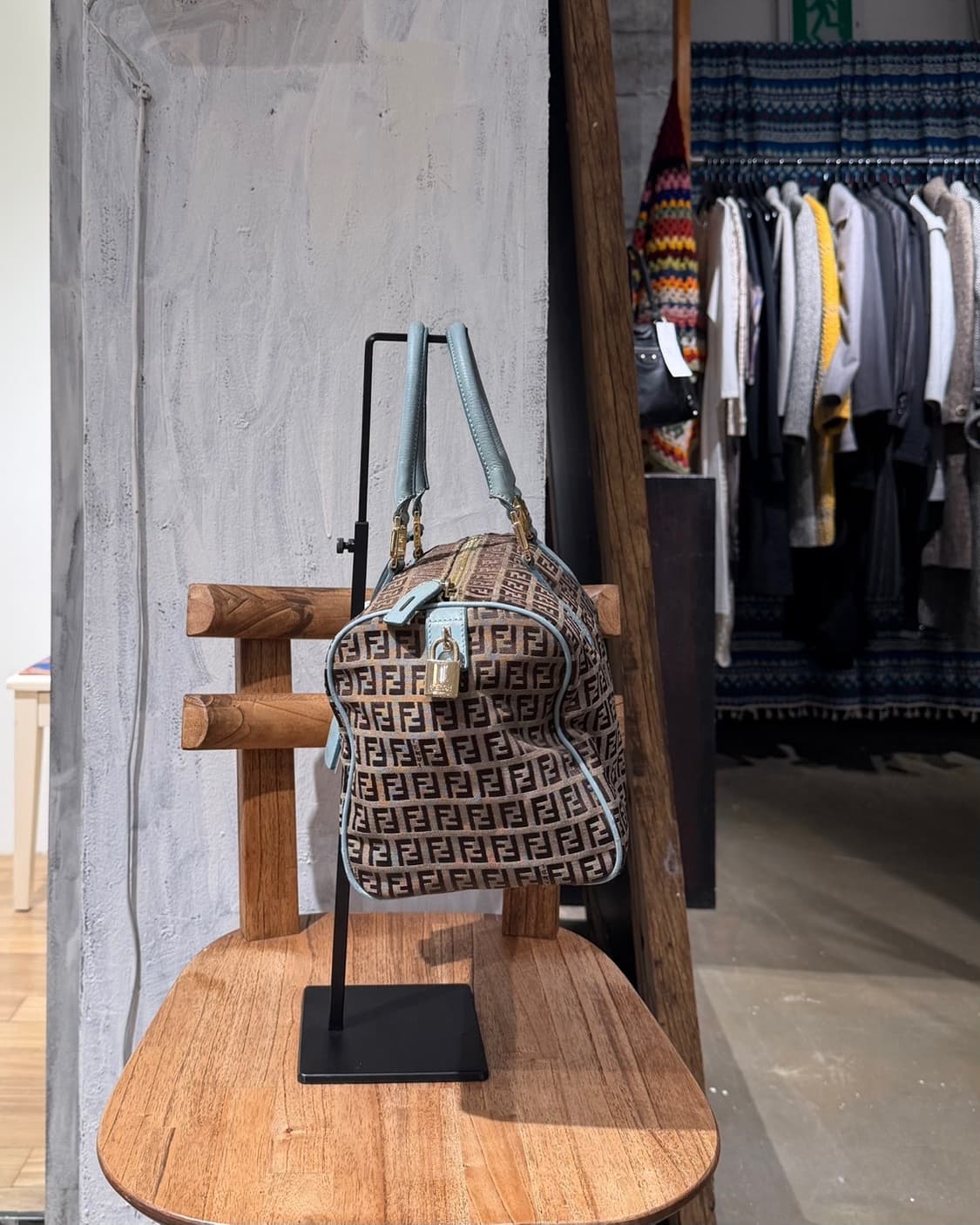 펜디 브라운 주카 블루 레더 트리빙 캔버스 보스턴백 상품이미지3