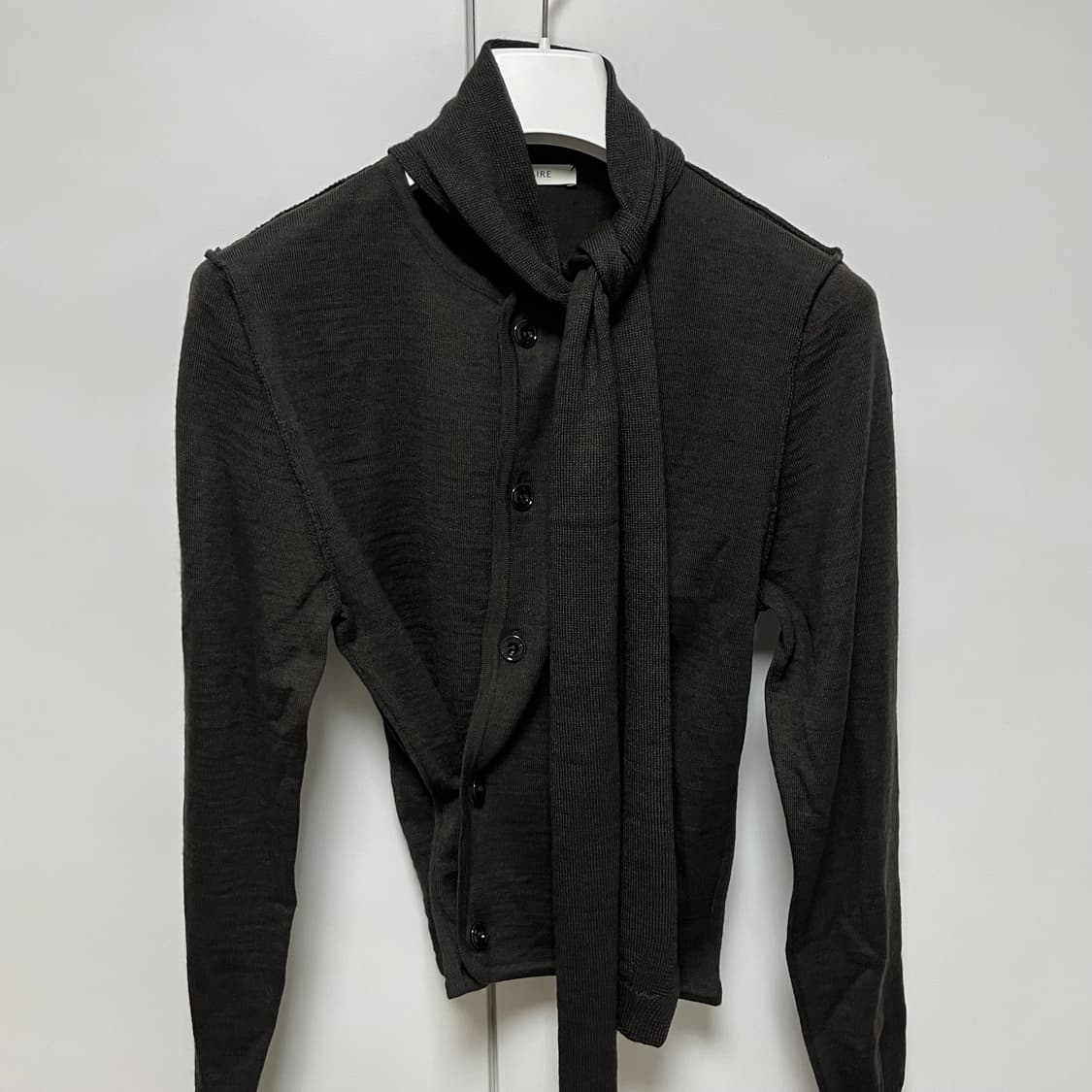 [XS,S]르메르 25fw 트위스트 스카프 가디건/다크 카카오 상품이미지1