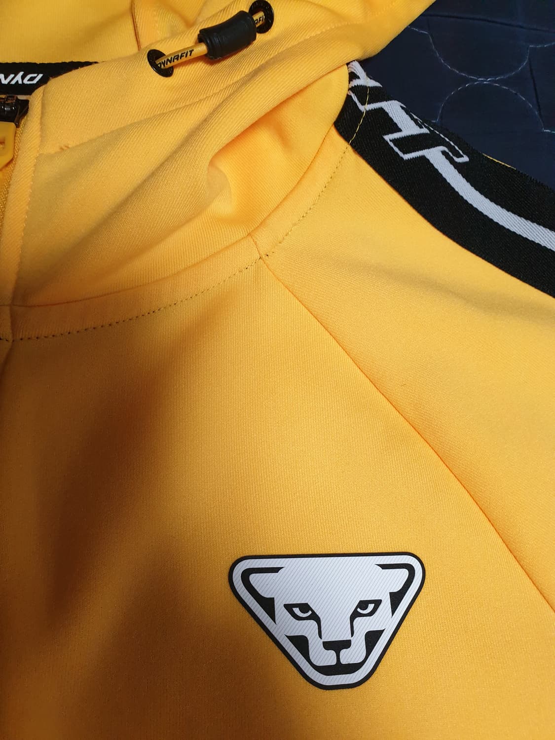 (단종매물) 다이나핏 딱붙핏 사이드 암 밴드 로고 후드집업 져지 (S) 상품이미지2