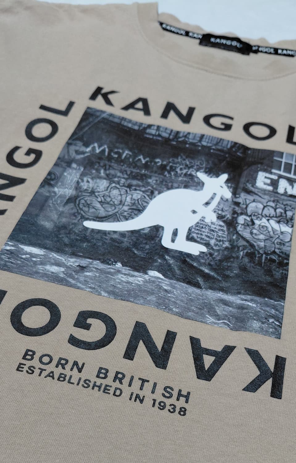 [M] 캉골(KANGOL) 그래피티 박스 로고 반팔 티셔츠 (베이지) 상품이미지10