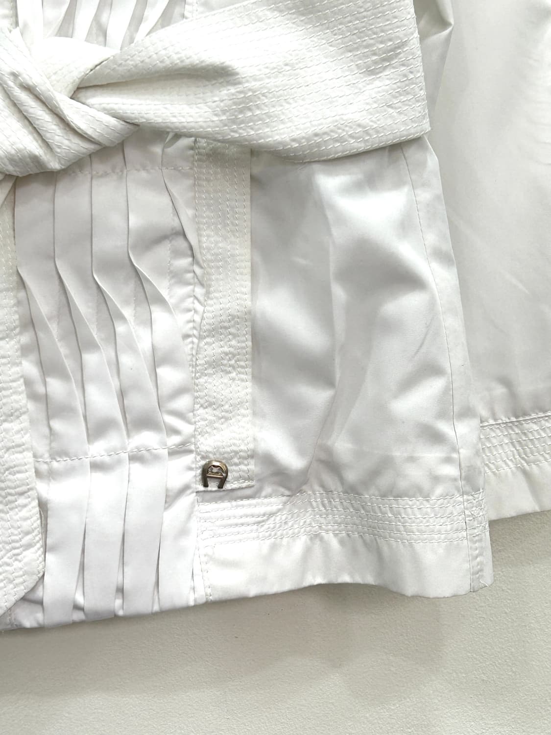 아이그너 Aigner 화이트 바람막이 벨티드 자켓  상품이미지2