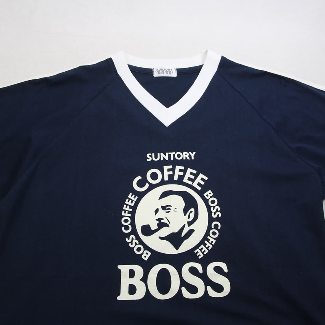 (착용컷) SUNTORY BOSS COFFEE 브이넥 반팔 티셔츠 100 상품이미지5