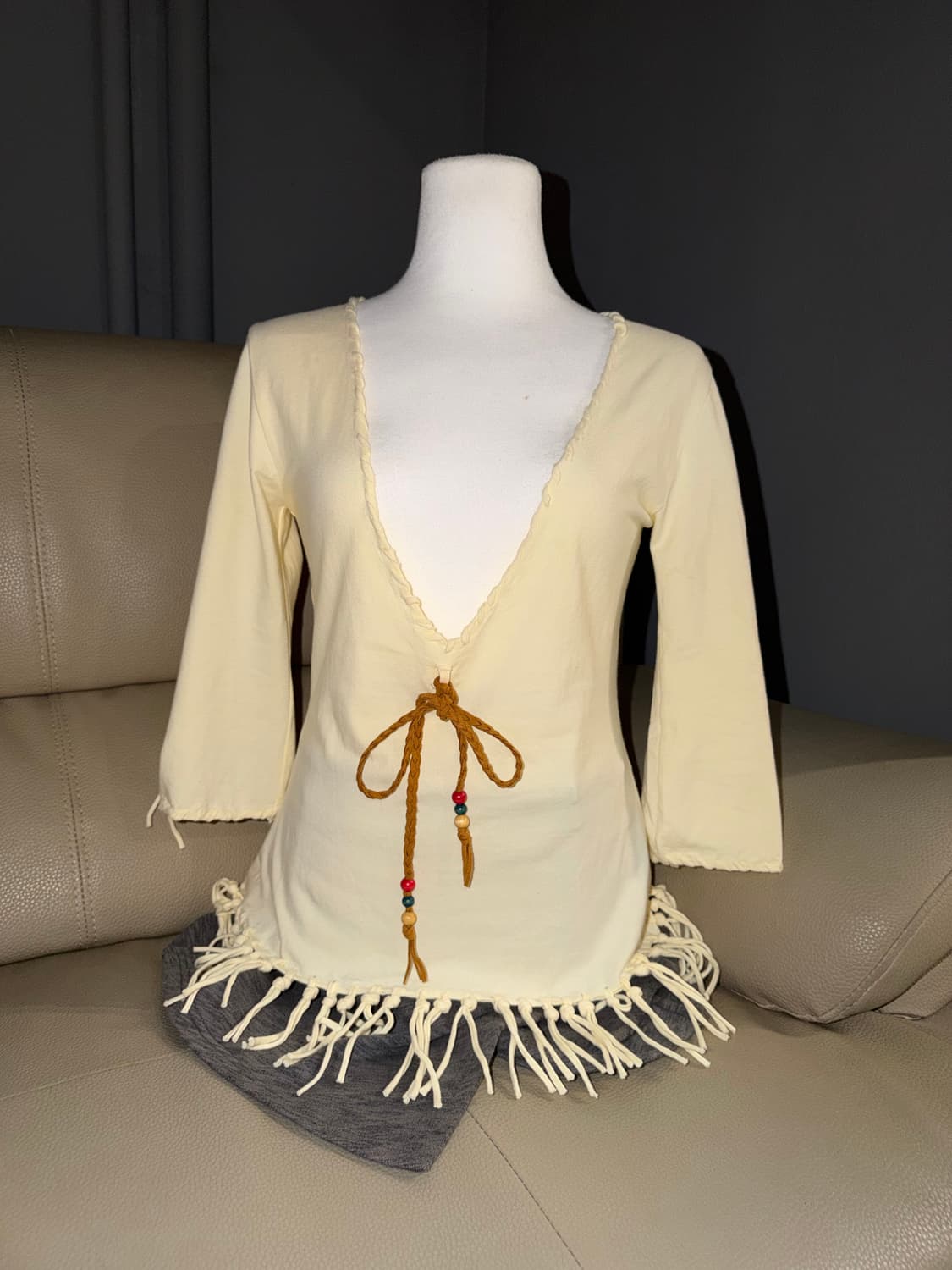 Deep v-neck twist line tassel top 상품이미지1