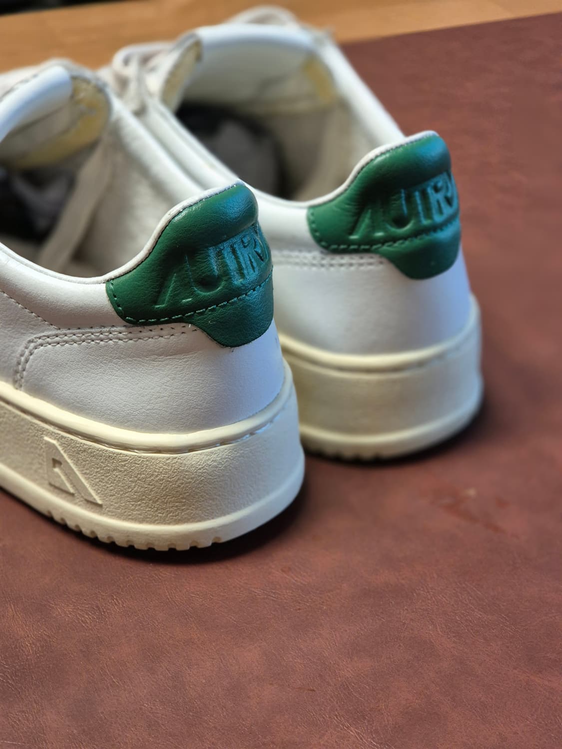 235-240 (37)오트리 메달리스트 로우 스니커  상품이미지4