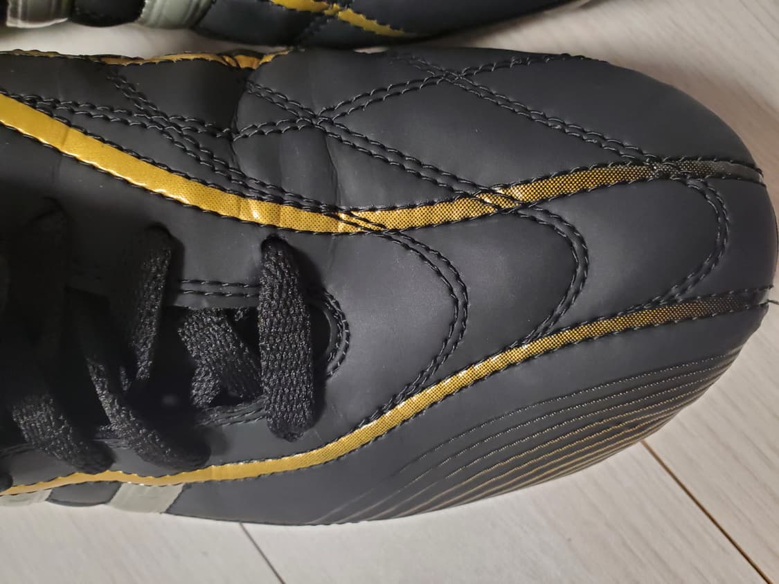 아디다스 축구화 잘락테로 HG 사이즈270

거의 안신어서 상태는 엄청  상품이미지6