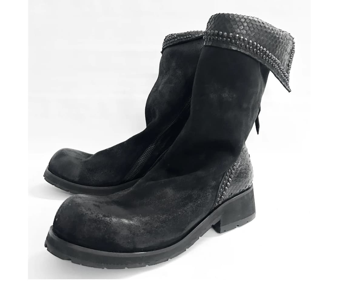 kmrii Crush Suede Boots 상품이미지1