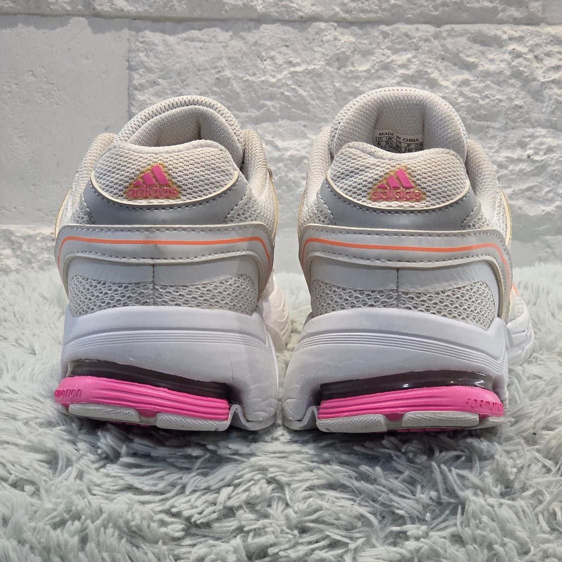 6q-27:아디다스 쿠션 러닝화 화이트-핑크 (240)-상태굿 상품이미지3