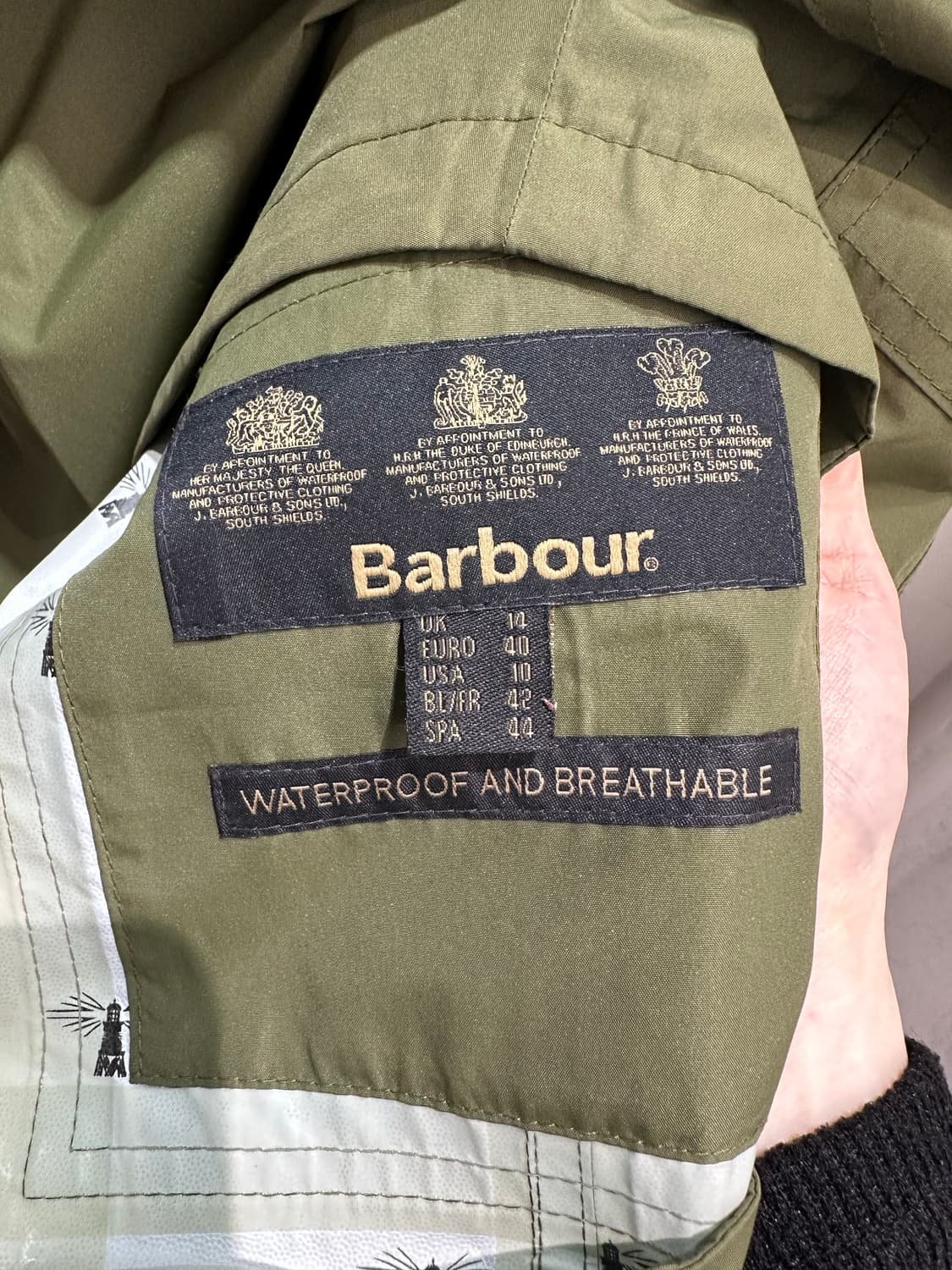 40 바버 절개 디테일 카키 나일론 후드자켓 상품이미지5