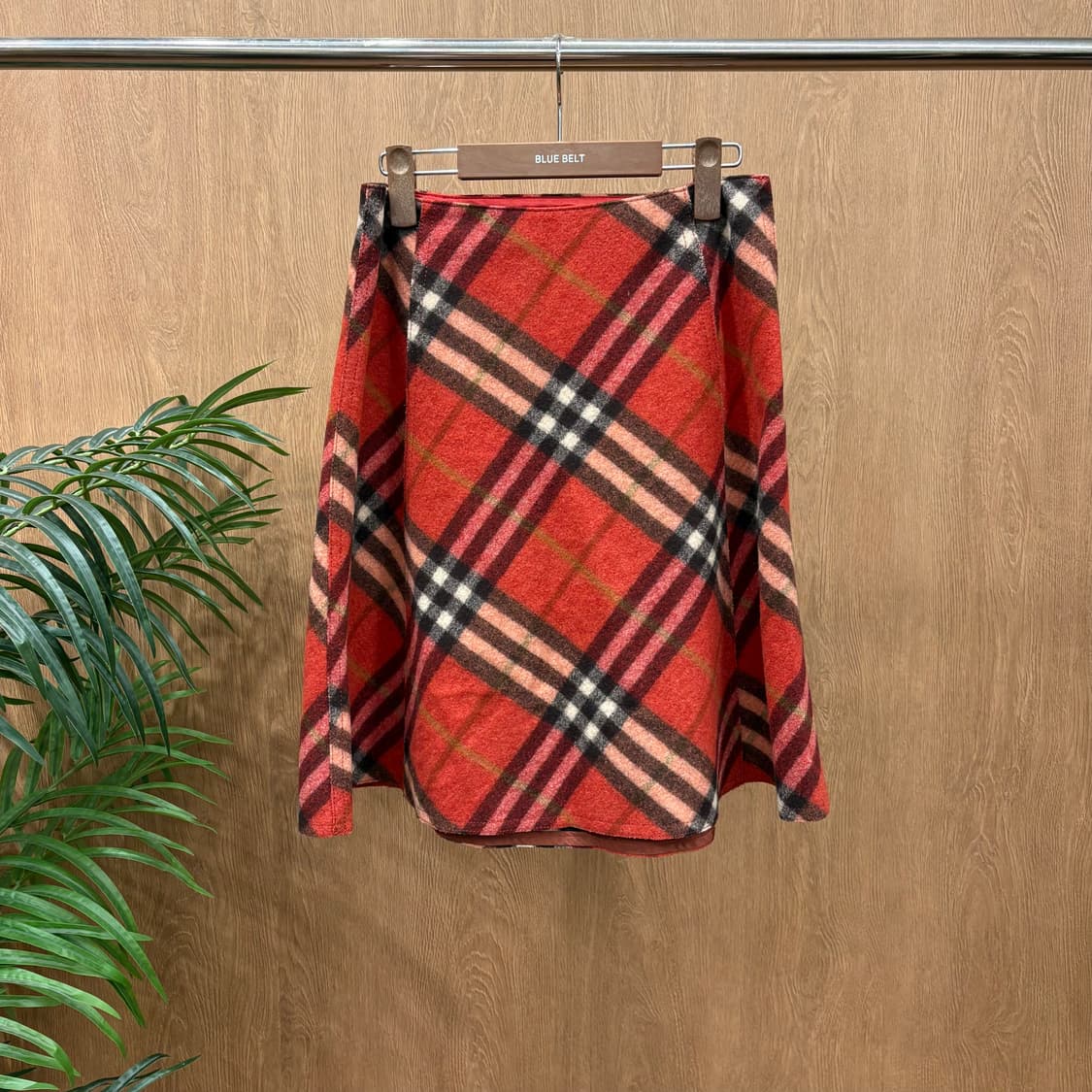 버버리 울 미디 스커트 체크 패턴 박스 플리츠 디테일 A라인 레드 상품이미지1