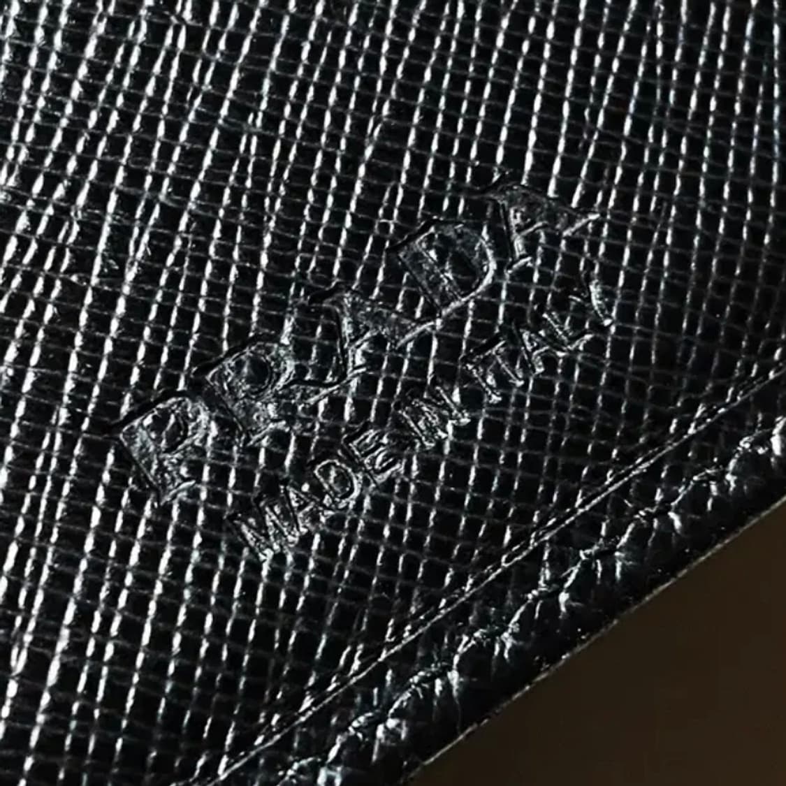 [정품] PRADA 프라다 트라이앵글 플레이트 사피아노 소가죽 반지갑실사 상품이미지7