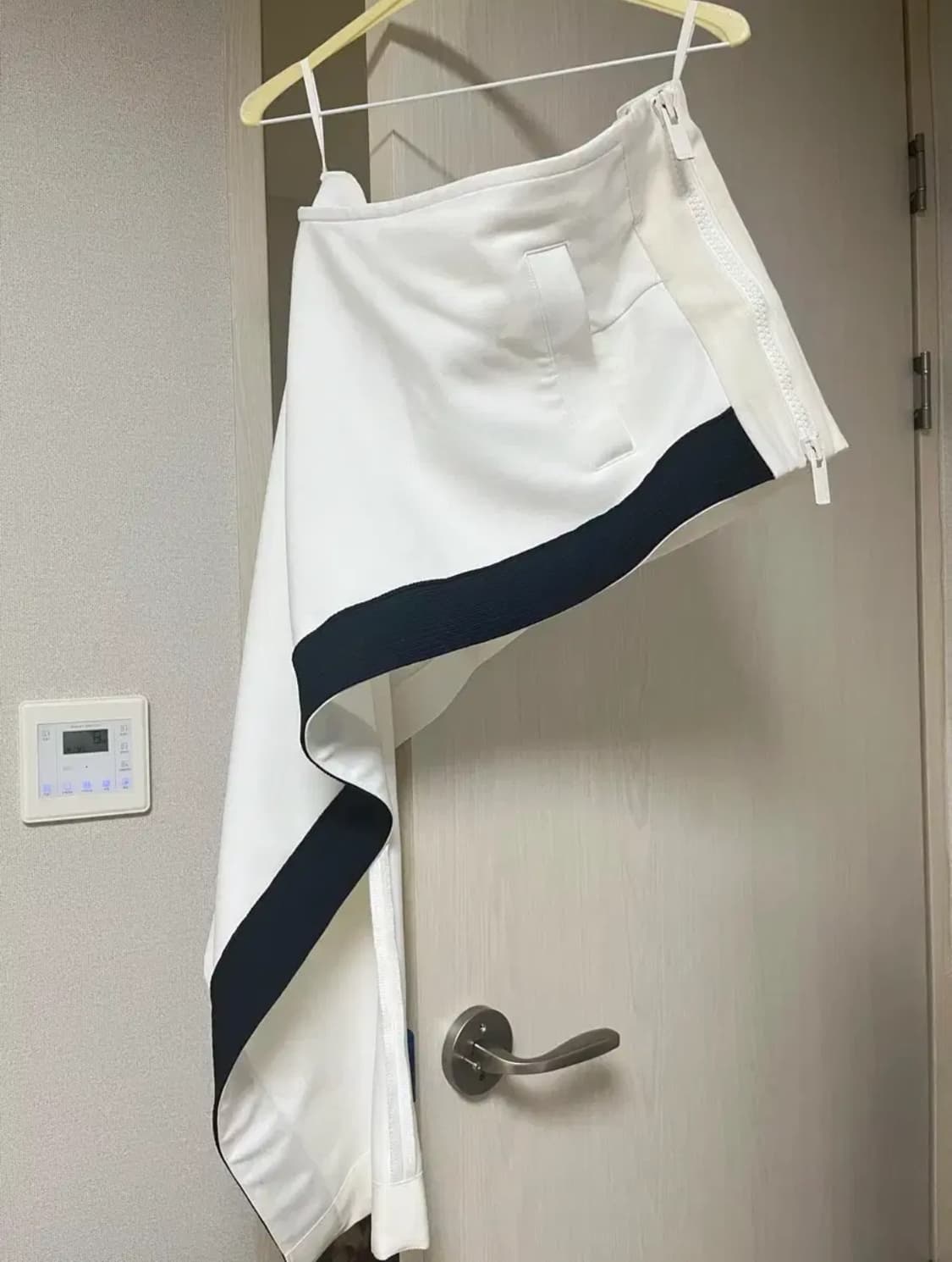 사카이 23ss 트레이닝스커트 상품이미지2