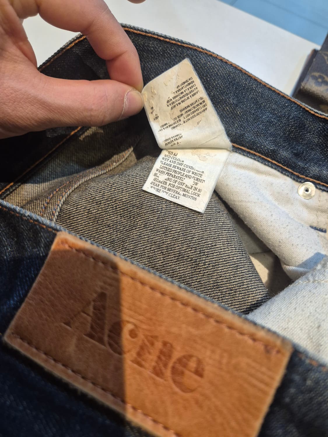 아크네 테니 팬츠 28/32 판매합니다
실착만 한 새것 같은 중고입니다 상품이미지4